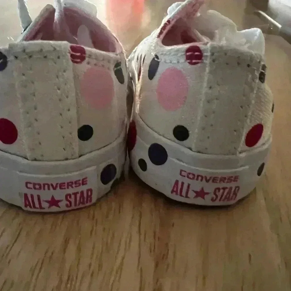 GIRLS CONVERSE ALL STARS SIZE 5